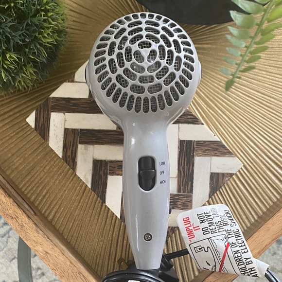 VIDAL SASSOON 1600W MINI TRAVEL HAIR DRYER W DUAL VOLTAGE - Picture 3 of 8